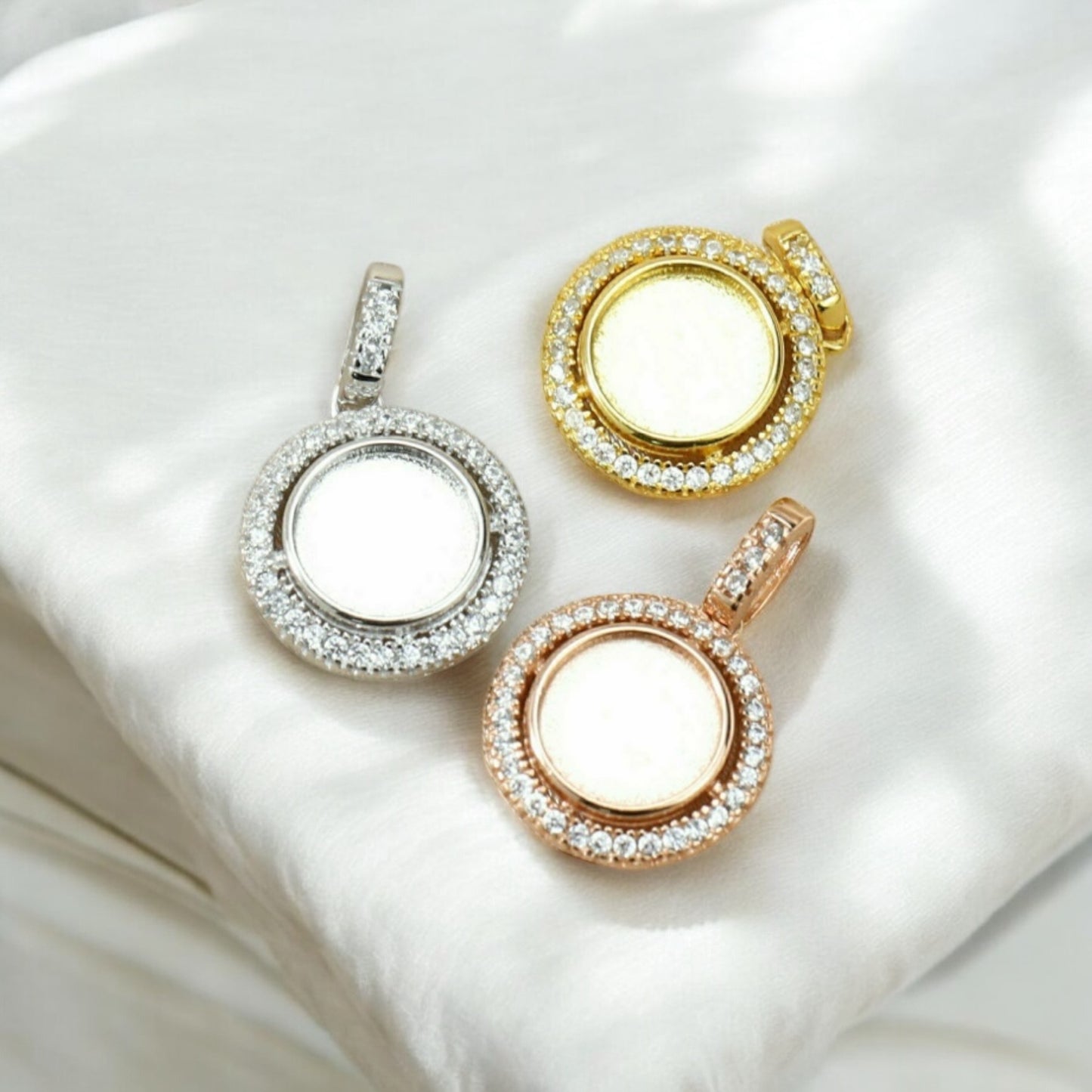 Iona 14K Gold Pendant