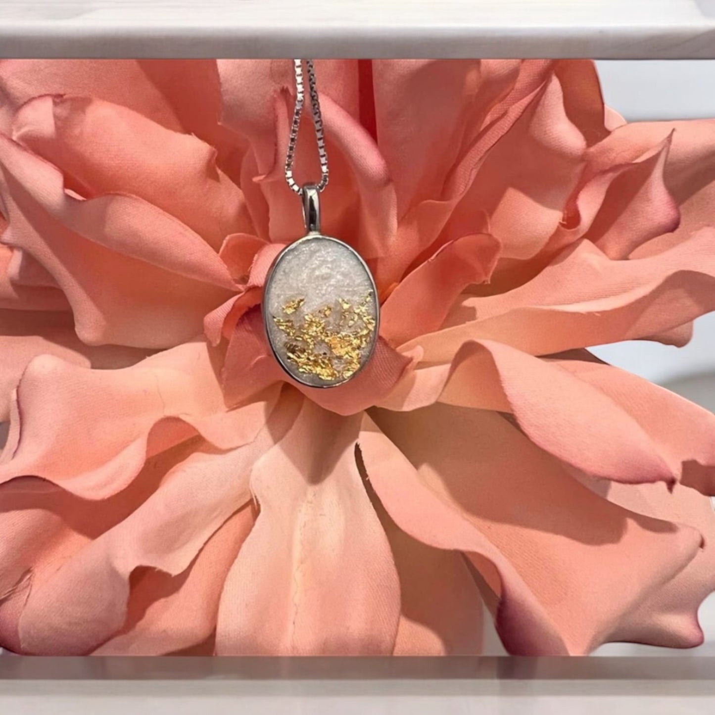 April Simple Oval Sterling Silver Necklace