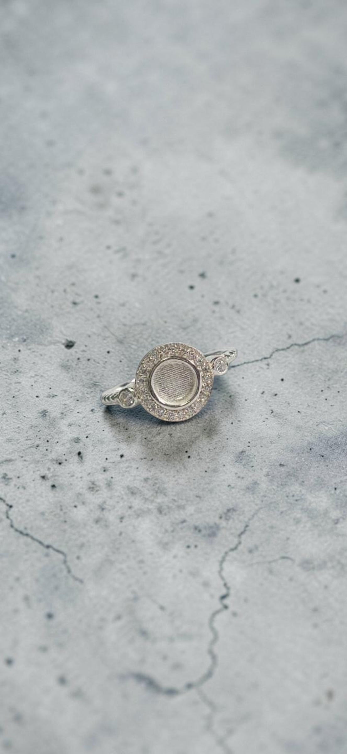 Caroline Ring – cremation and breastmilk keepsake ring, view 3